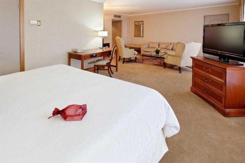 คราวน์ พลาซา ซานติอาโก Hotel ภายนอก รูปภาพ